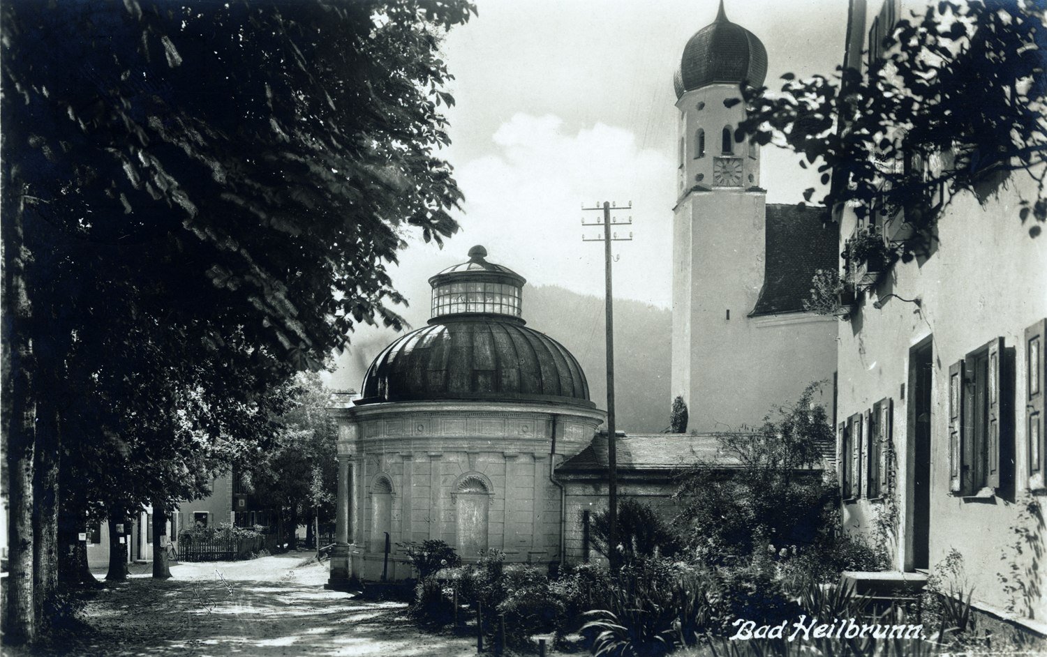Adelheidquelle und Kirche St. Kilian, © Lisa Bahnmüller Adelheidquelle und Kirche St. Kilian, © Lisa Bahnmüller