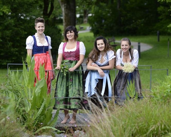 Am Bach im Kräuterpark, © Gästeinfo Bad Heilbrunn