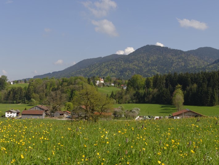 Blick von Schönau auf Bad Heilbrunn, © Lisa Bahnmüller