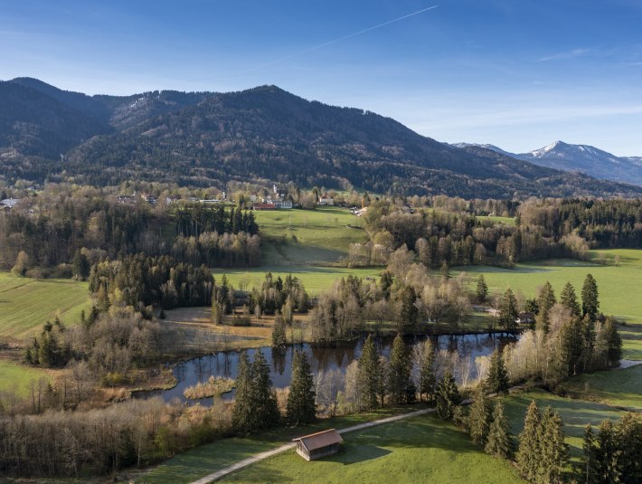 Luftaufnahme Weiher im Fr&uuml;hjahr, &copy; Lisa Bahnm&uuml;ller